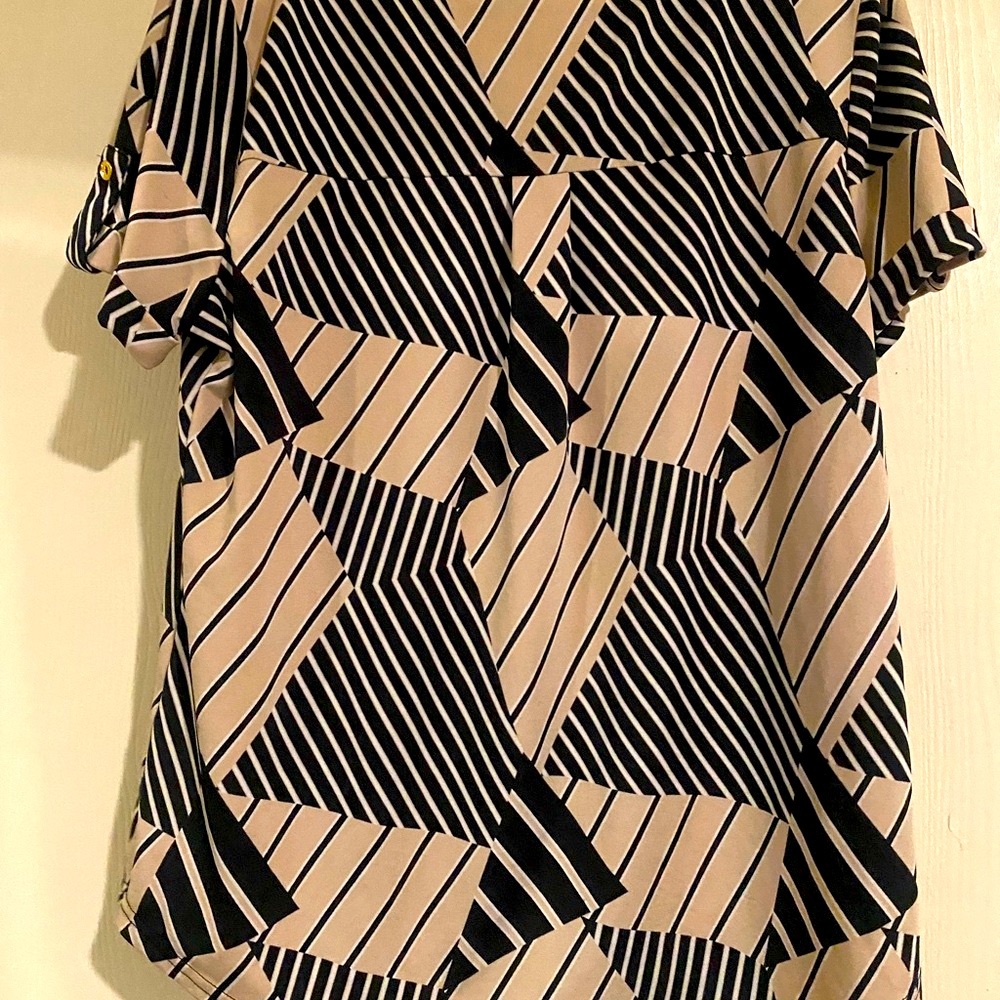 Stripe Geometric Design Top - Picture 7 of 9